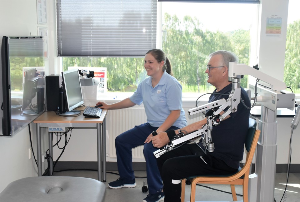 Rehabiliteringsbehandling på en stue på Hjerne- og Nervesygdomme, Grindsted Sygehus