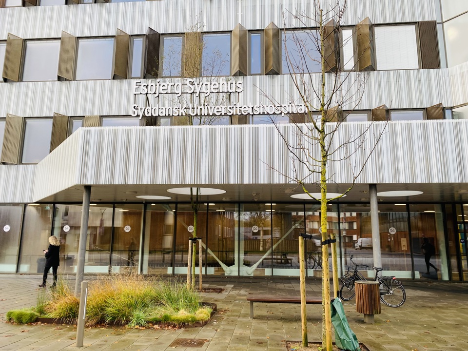 indgang til Esbjerg Sygehus