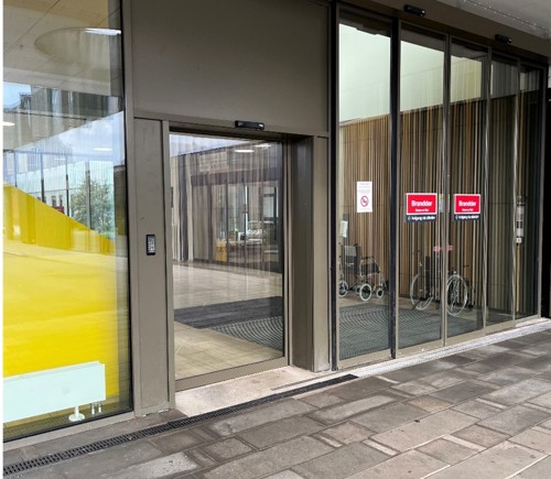 Indgang via Østergade