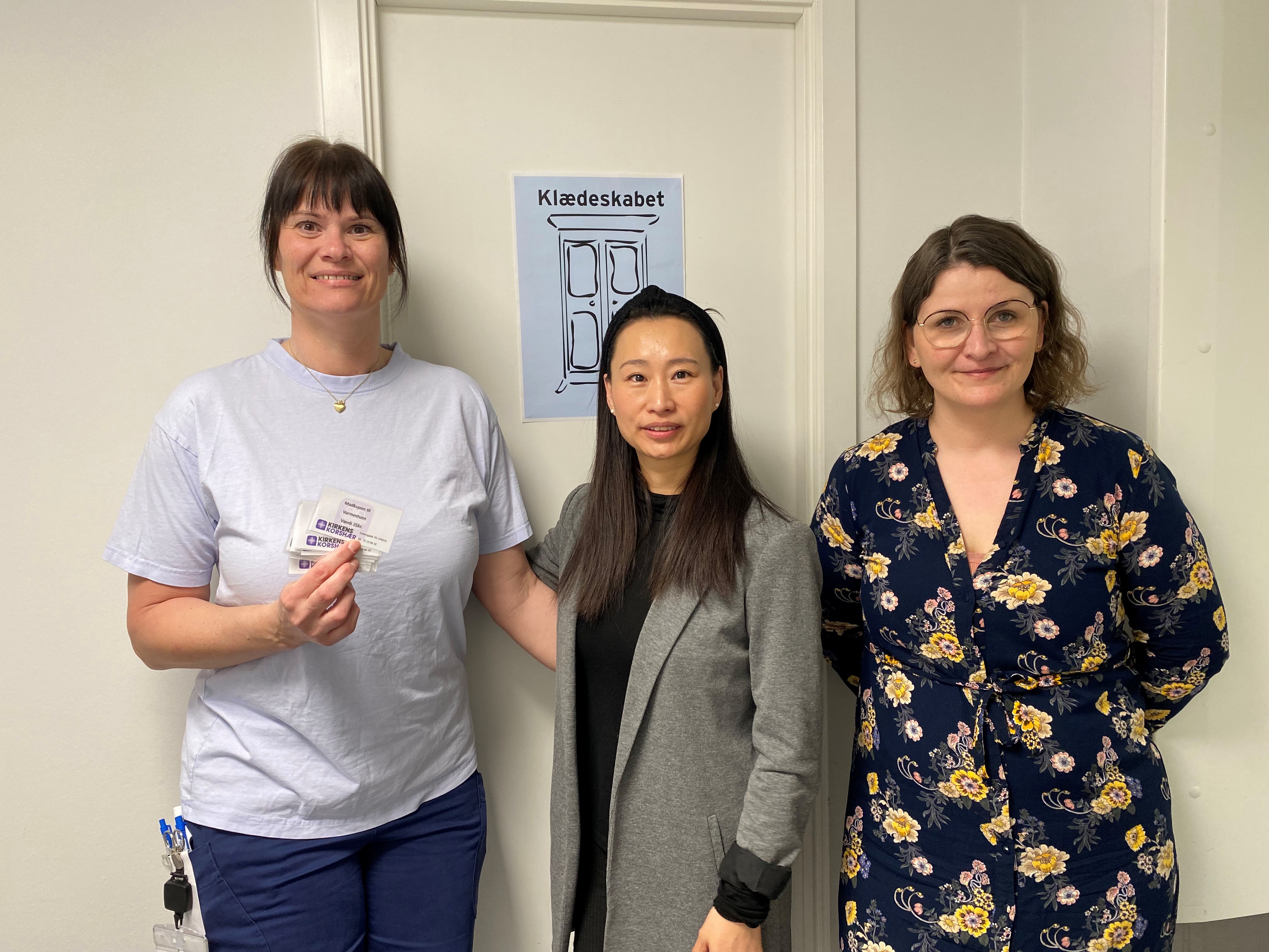 Billede af Tove Andersen, social sygeplejerske på SVS, Sunyan Nordquist, social sygeplejerske i Kirkens Korshær og Christina Vigel Mischorr-Boch, frivillighedskoordinator på SVS. 